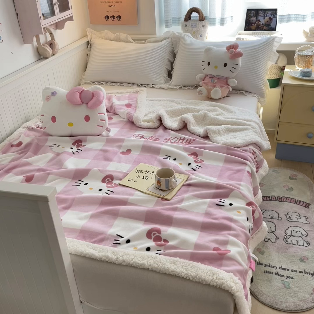 91家纺网 家纺一手货源 找家纺 葡萄家 2025新款A类三丽鸥正版授权少女可爱卡通加厚牛奶绒羊羔绒多功能四季毛毯毯子 绒毛毯-MT三丽鸥粉格爱心KT