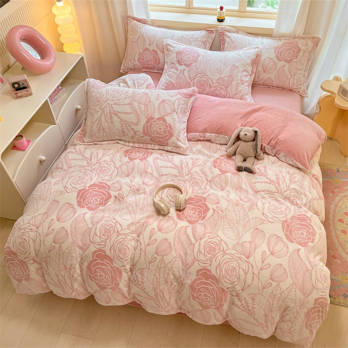 91家纺网 家纺一手货源 找家纺 名兮家居 2025新款立体加厚雕花绒单被套 朵美-粉