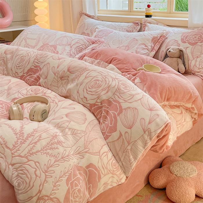 91家纺网 家纺一手货源 找家纺 名兮家居 2025新款立体加厚雕花绒单被套 朵美-粉