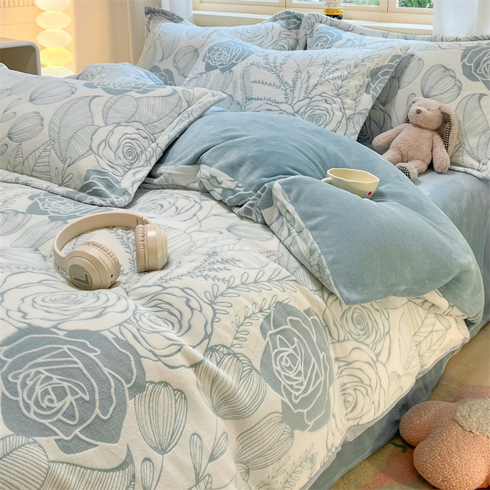 91家纺网 家纺一手货源 找家纺 名兮家居 2025新款立体加厚雕花绒单被套 朵美-蓝