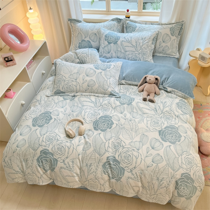 91家纺网 家纺一手货源 找家纺 名兮家居 2025新款立体加厚雕花绒单被套 朵美-蓝