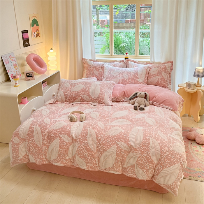 91家纺网 家纺一手货源 找家纺 名兮家居 2025新款立体加厚雕花绒单被套 千叶-粉