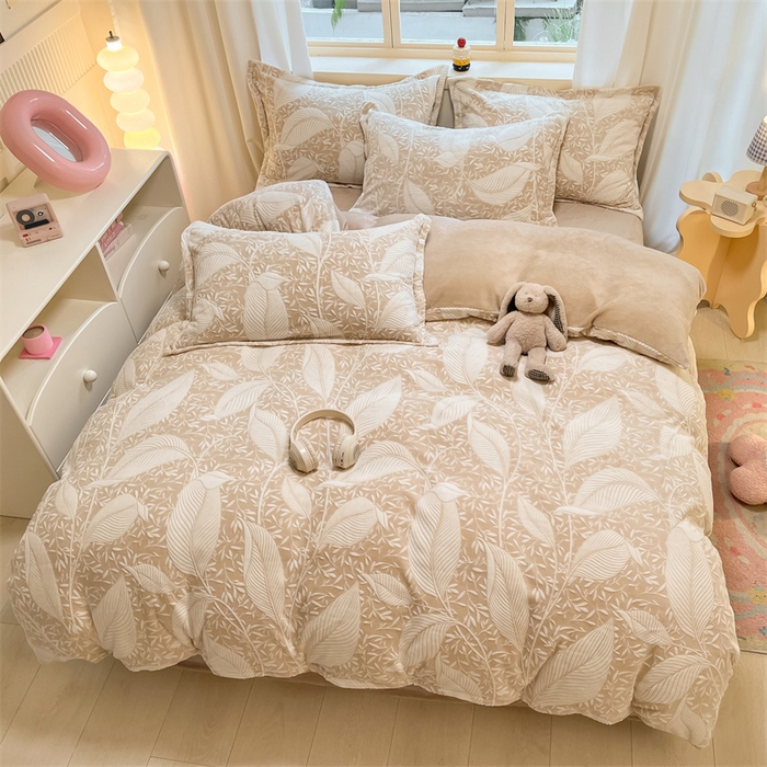 91家纺网 家纺一手货源 找家纺 名兮家居 2025新款立体加厚雕花绒单被套 千叶-咖