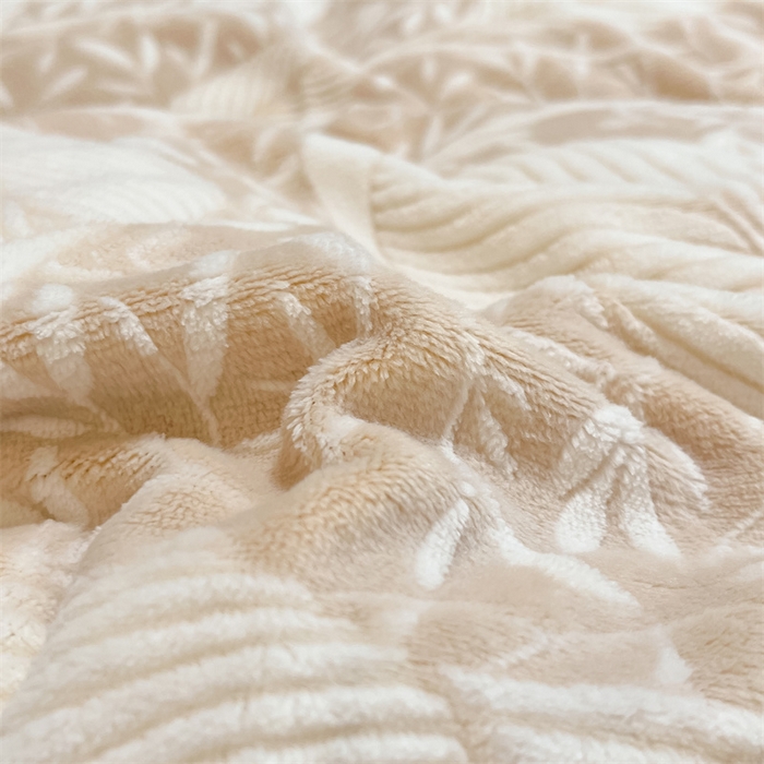 91家纺网 家纺一手货源 找家纺 名兮家居 2025新款立体加厚雕花绒单被套 千叶-咖