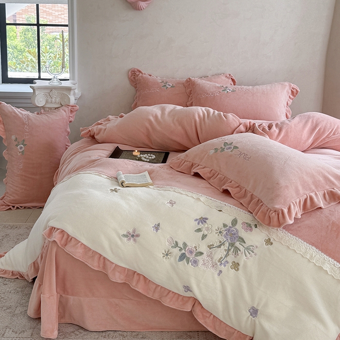 91家纺网 家纺一手货源 找家纺 （总）可以家居  2025新款高克重全消光超细旦奶芙云绒四件套-玛利亚系列