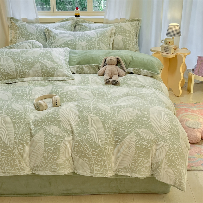 91家纺网 家纺一手货源 找家纺 名兮家居 2025新款立体加厚雕花绒单被套 千叶-绿
