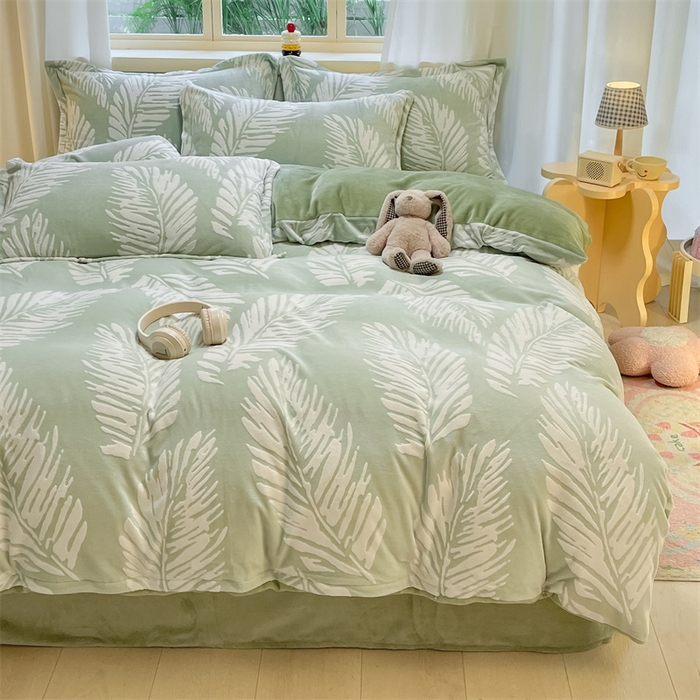 91家纺网 家纺一手货源 找家纺 名兮家居 2025新款立体加厚雕花绒单被套 羽毛-绿