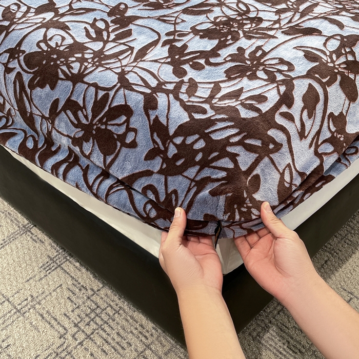 91家纺网 家纺一手货源 找家纺 （总）库里梦家纺 2025网红直播热款美拉德加厚3D雕花牛奶绒床笠