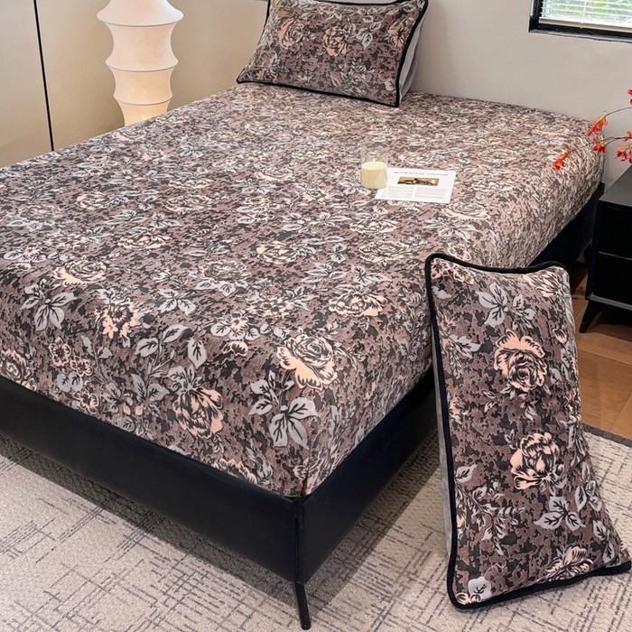 91家纺网 家纺一手货源 找家纺 库里梦家纺 2025网红直播热款美拉德加厚3D雕花牛奶绒床笠 富贵繁花-棕