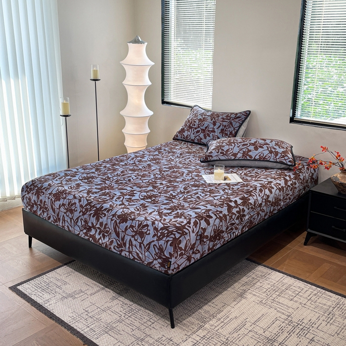 91家纺网 家纺一手货源 找家纺 库里梦家纺 2025网红直播热款美拉德加厚3D雕花牛奶绒床笠 花枝叶语