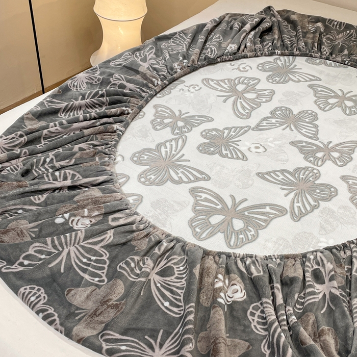 91家纺网 家纺一手货源 找家纺 库里梦家纺 2025网红直播热款美拉德加厚3D雕花牛奶绒床笠 蝶影漫舞