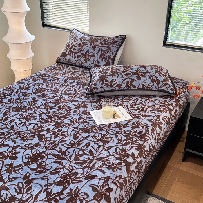 91家纺网 家纺一手货源 找家纺 （总）库里梦家纺 2025网红直播热款美拉德加厚3D雕花牛奶绒床笠