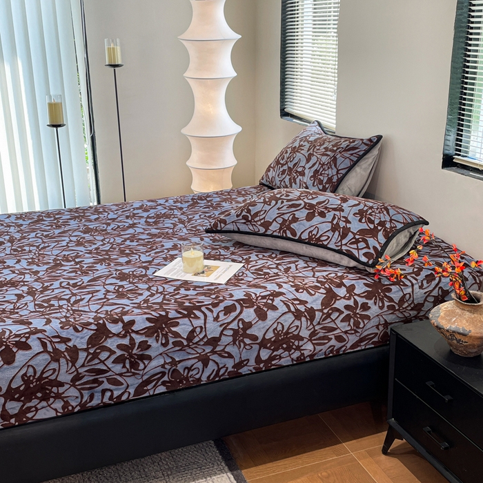 91家纺网 家纺一手货源 找家纺 （总）库里梦家纺 2025网红直播热款美拉德加厚3D雕花牛奶绒床笠