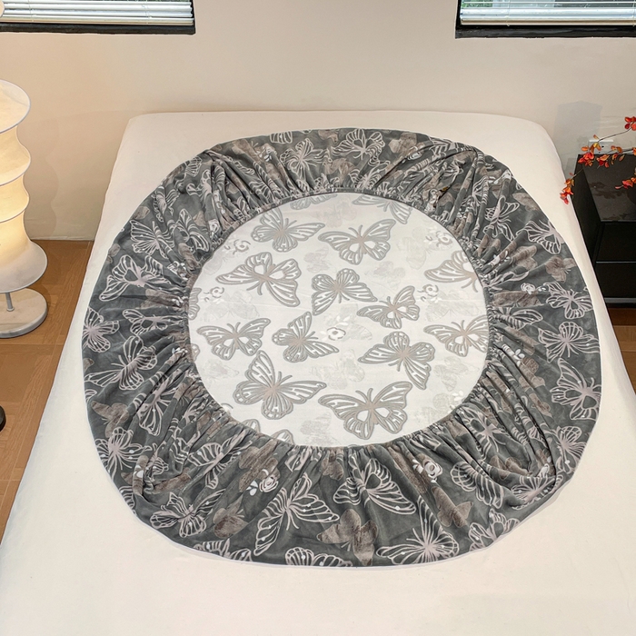 91家纺网 家纺一手货源 找家纺 库里梦家纺 2025网红直播热款美拉德加厚3D雕花牛奶绒床笠 蝶影漫舞