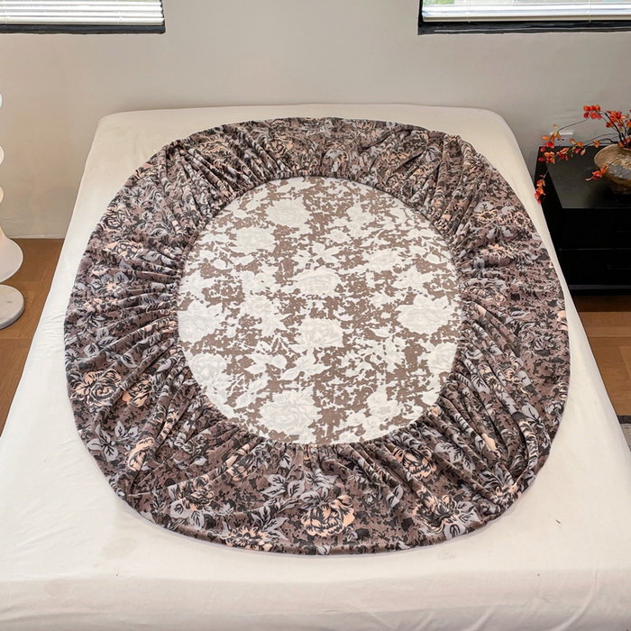 91家纺网 家纺一手货源 找家纺 库里梦家纺 2025网红直播热款美拉德加厚3D雕花牛奶绒床笠 富贵繁花-棕