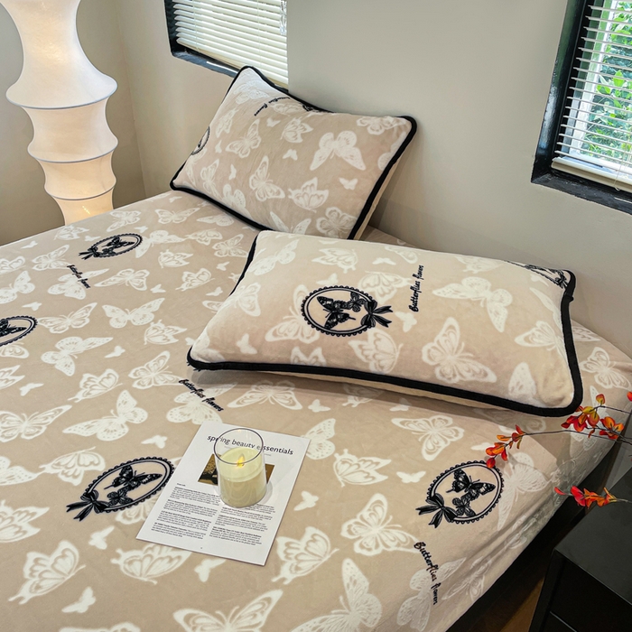 91家纺网 家纺一手货源 找家纺 库里梦家纺 2025网红直播热款美拉德加厚3D雕花牛奶绒床笠 画框蝴蝶