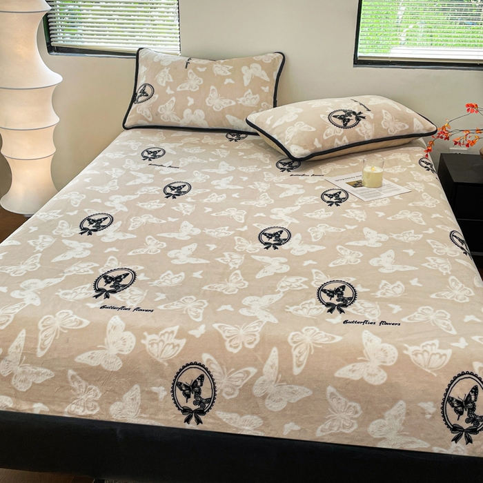 91家纺网 家纺一手货源 找家纺 库里梦家纺 2025网红直播热款美拉德加厚3D雕花牛奶绒床笠 画框蝴蝶