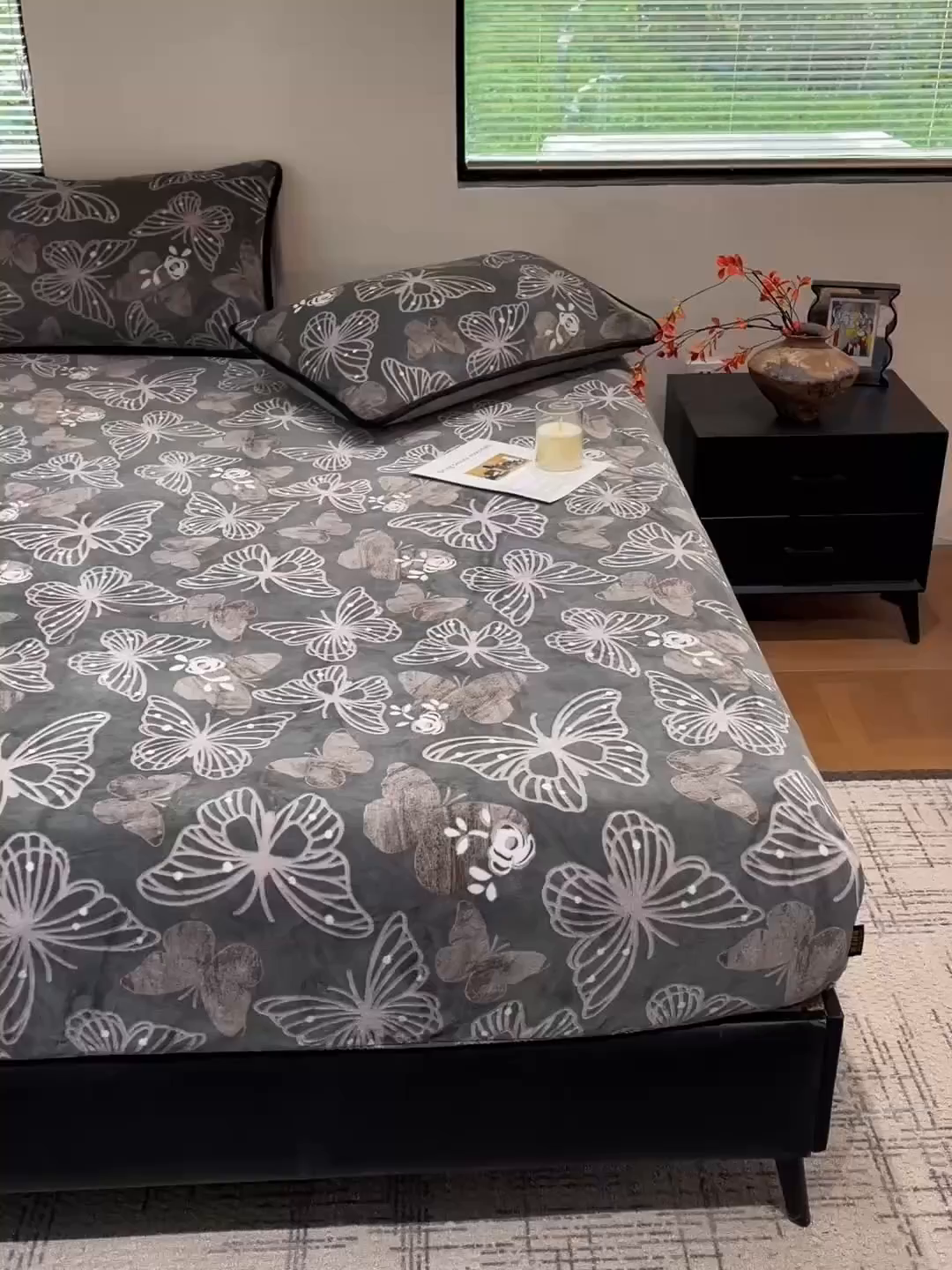 91家纺网 家纺一手货源 找家纺 库里梦家纺 2025网红直播热款美拉德加厚3D雕花牛奶绒床笠 蝶影漫舞