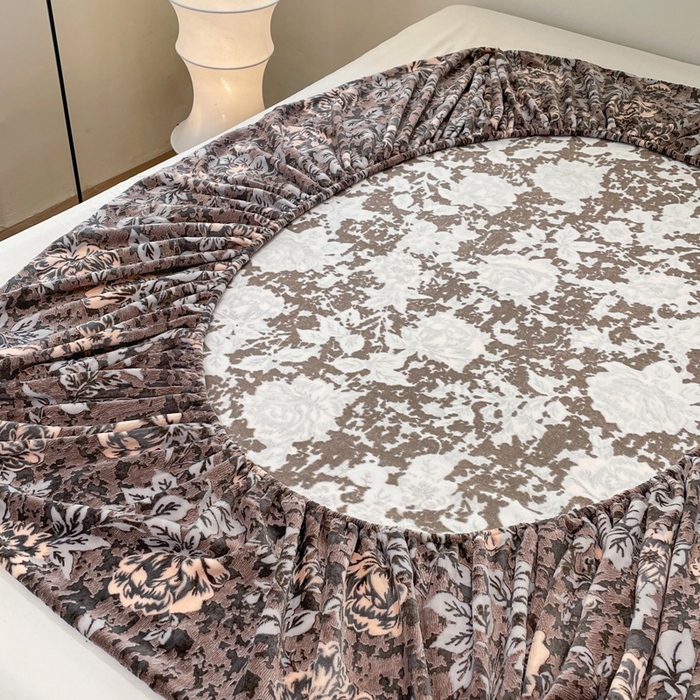 91家纺网 家纺一手货源 找家纺 库里梦家纺 2025网红直播热款美拉德加厚3D雕花牛奶绒床笠 富贵繁花-棕