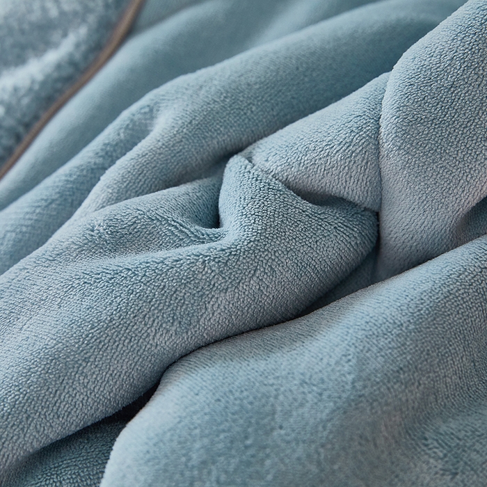 91家纺网 家纺一手货源 找家纺 （总）伊可爱 2025新款秋冬泰迪绒卡通贴布绣提手抱枕被-嘟嘟