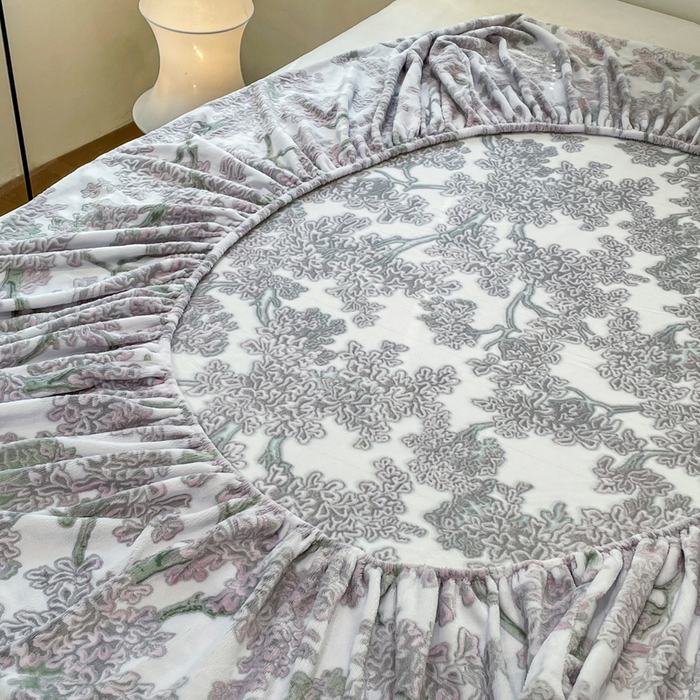 91家纺网 家纺一手货源 找家纺 库里梦家纺 2025网红直播热款美拉德加厚3D雕花牛奶绒床笠 小亭幽梦