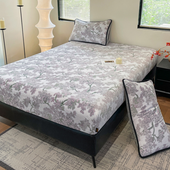 91家纺网 家纺一手货源 找家纺 库里梦家纺 2025网红直播热款美拉德加厚3D雕花牛奶绒床笠 小亭幽梦