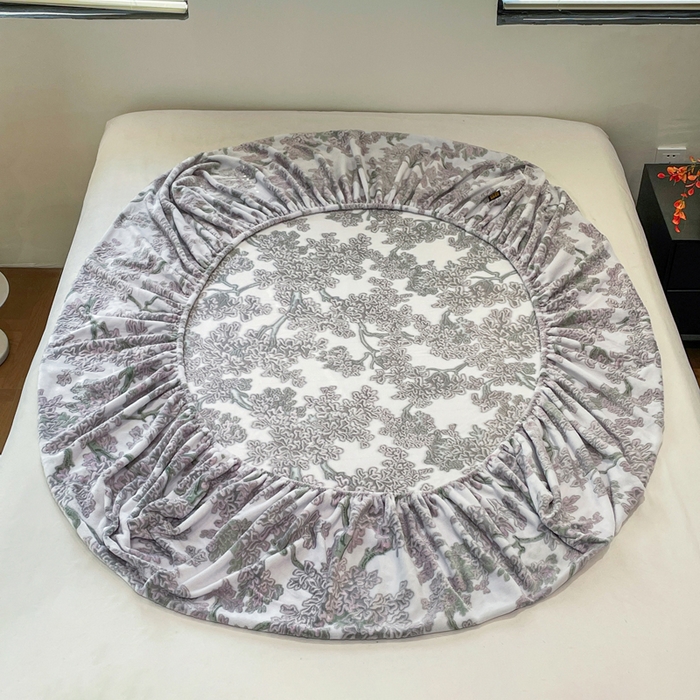 91家纺网 家纺一手货源 找家纺 库里梦家纺 2025网红直播热款美拉德加厚3D雕花牛奶绒床笠 小亭幽梦