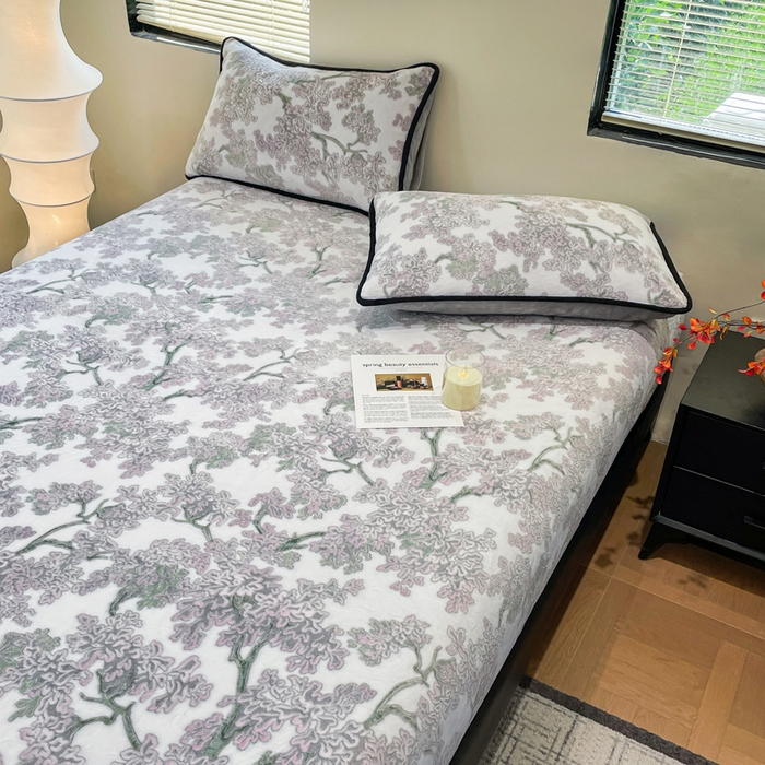 91家纺网 家纺一手货源 找家纺 库里梦家纺 2025网红直播热款美拉德加厚3D雕花牛奶绒床笠 小亭幽梦