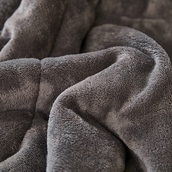 91家纺网 家纺一手货源 找家纺 伊可爱 2025新款秋冬泰迪绒卡通贴布绣提手抱枕被-嘟嘟 嘟嘟-星河灰