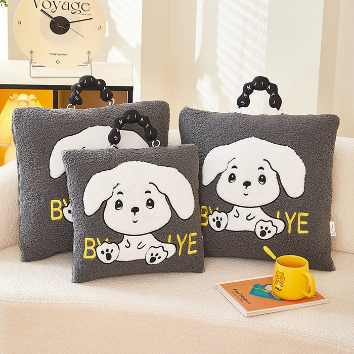 91家纺网 家纺一手货源 找家纺 伊可爱 2025新款秋冬泰迪绒卡通贴布绣提手抱枕被-嘟嘟 嘟嘟-星河灰