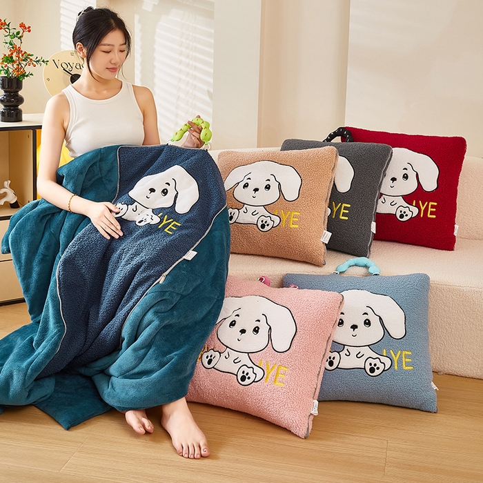 91家纺网 家纺一手货源 找家纺 伊可爱 2025新款秋冬泰迪绒卡通贴布绣提手抱枕被-嘟嘟 组合图