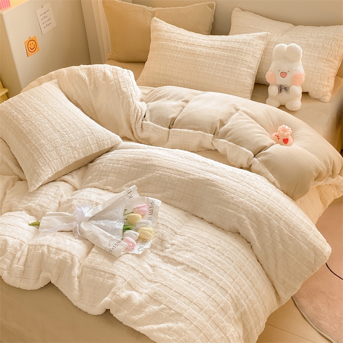 91家纺网 家纺一手货源 找家纺 名兮家居 2025冬季新款加厚仿兔绒单被套 奶油方格