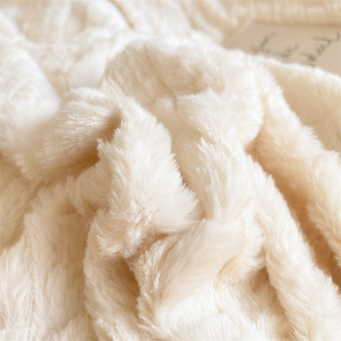 91家纺网 家纺一手货源 找家纺 名兮家居 2025冬季新款加厚仿兔绒单被套 奶油方格