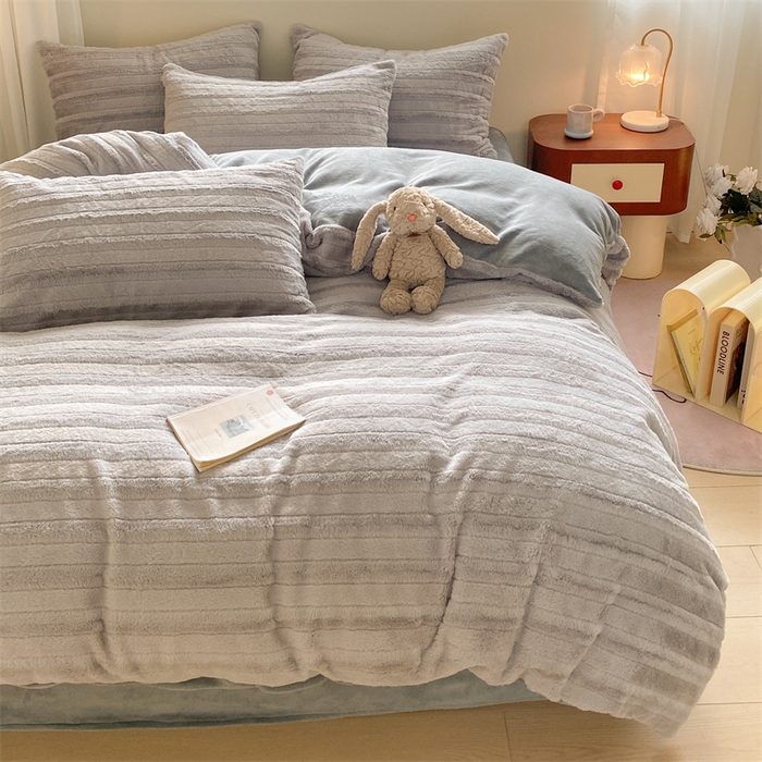 91家纺网 家纺一手货源 找家纺 名兮家居 2025冬季新款加厚仿兔绒单被套 条纹-灰