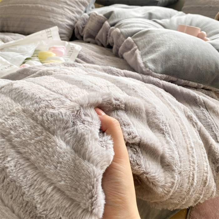 91家纺网 家纺一手货源 找家纺 名兮家居 2025冬季新款加厚仿兔绒单被套 条纹-灰