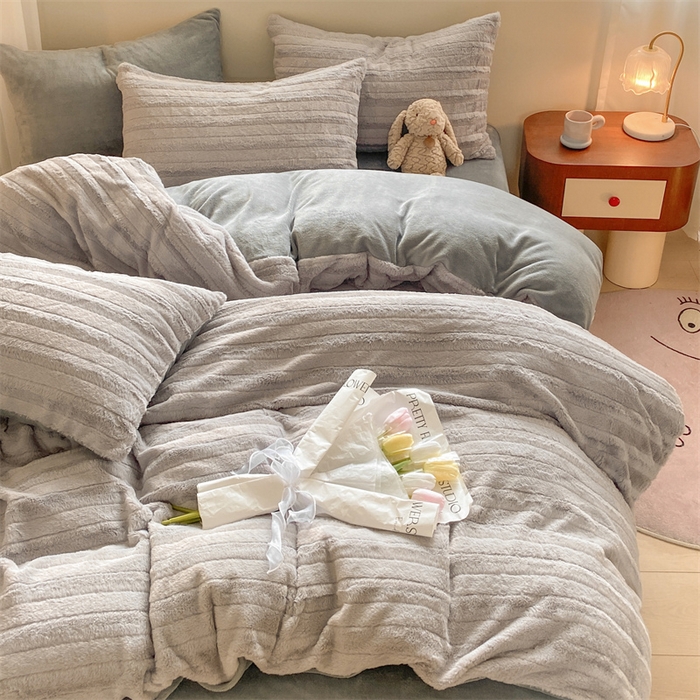 91家纺网 家纺一手货源 找家纺 名兮家居 2025冬季新款加厚仿兔绒单被套 条纹-灰