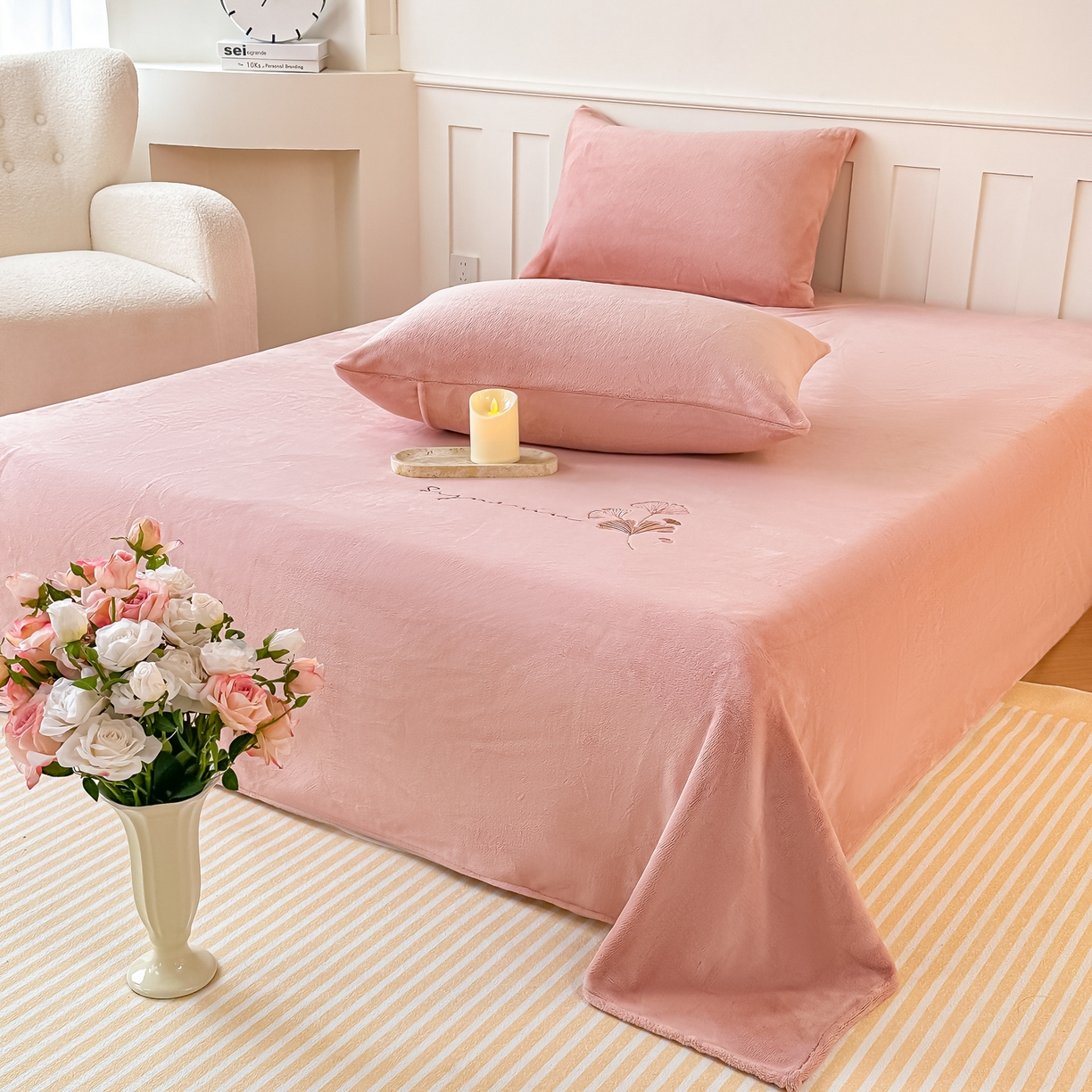 91家纺网 家纺一手货源 找家纺 芙绣家纺 2025新款牛奶绒刺绣床单 薄荷粉