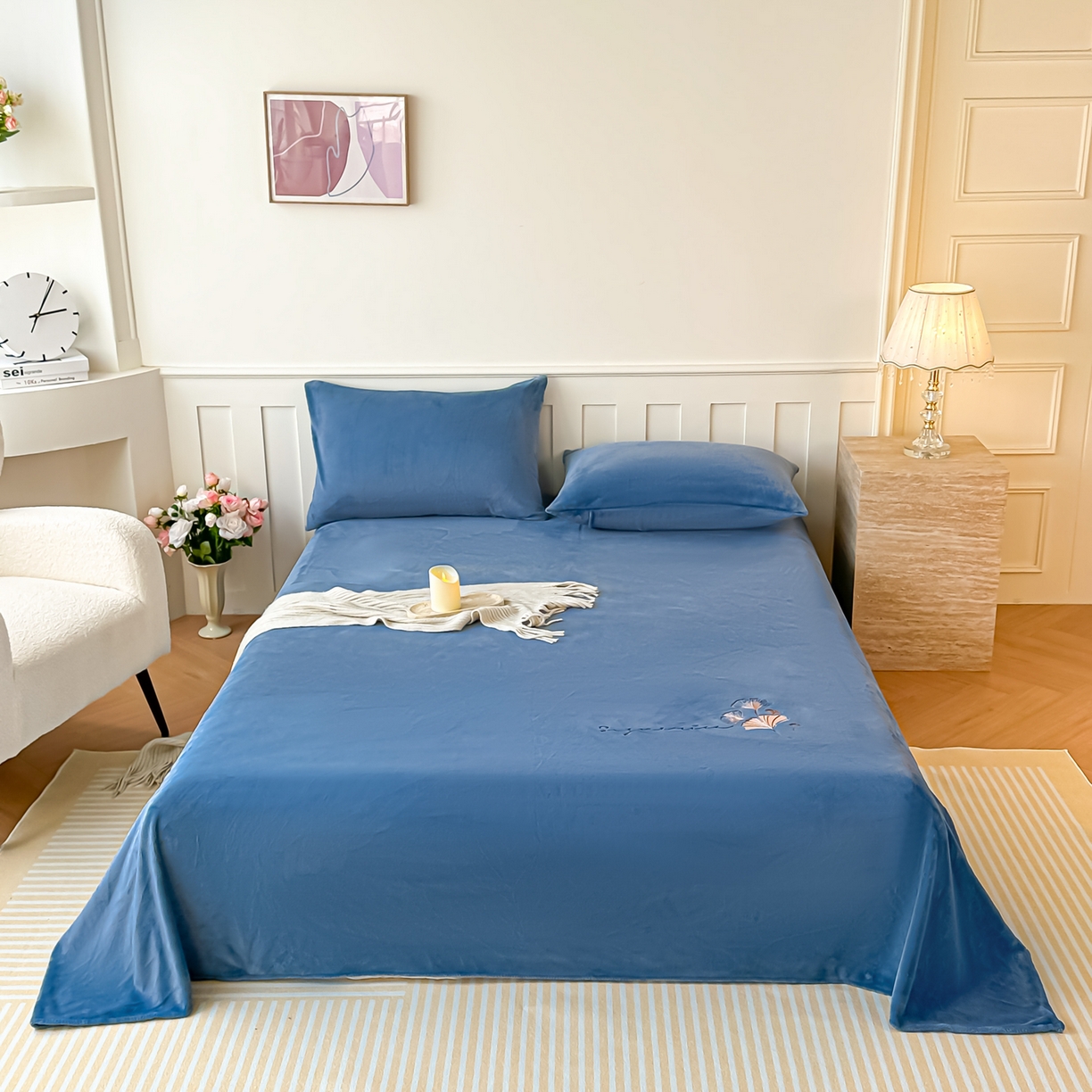 91家纺网 家纺一手货源 找家纺 芙绣家纺 2025新款牛奶绒刺绣床单 宾利蓝