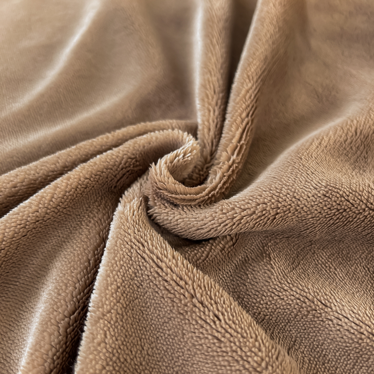 91家纺网 家纺一手货源 找家纺 芙绣家纺 2025新款牛奶绒刺绣床单 摩卡棕