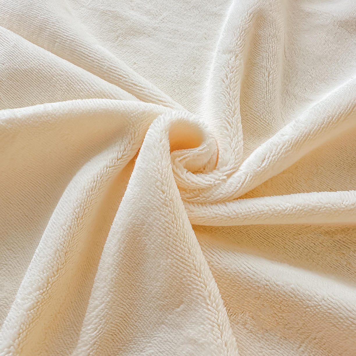 91家纺网 家纺一手货源 找家纺 芙绣家纺 2025新款牛奶绒刺绣床单 奶白