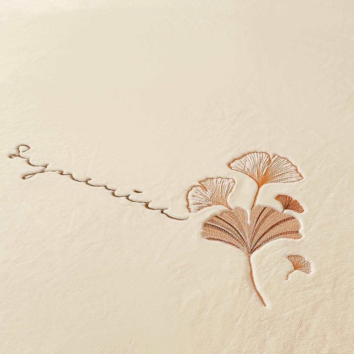 91家纺网 家纺一手货源 找家纺 芙绣家纺 2025新款牛奶绒刺绣床单 奶白