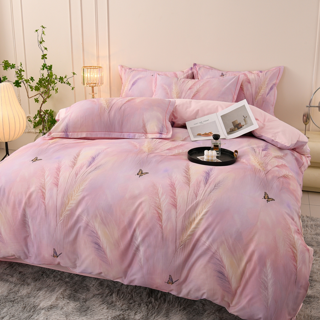 91家纺网 家纺一手货源 找家纺 润淳家居 2025新款全棉生态磨毛数码印花四件套 岸边蝴蝶 紫