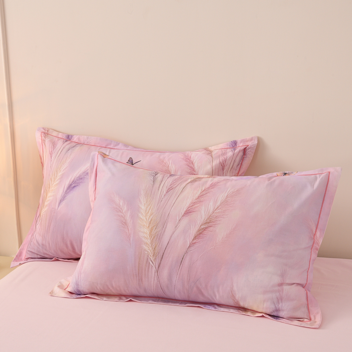 91家纺网 家纺一手货源 找家纺 润淳家居 2025新款全棉生态磨毛数码印花四件套 岸边蝴蝶 紫