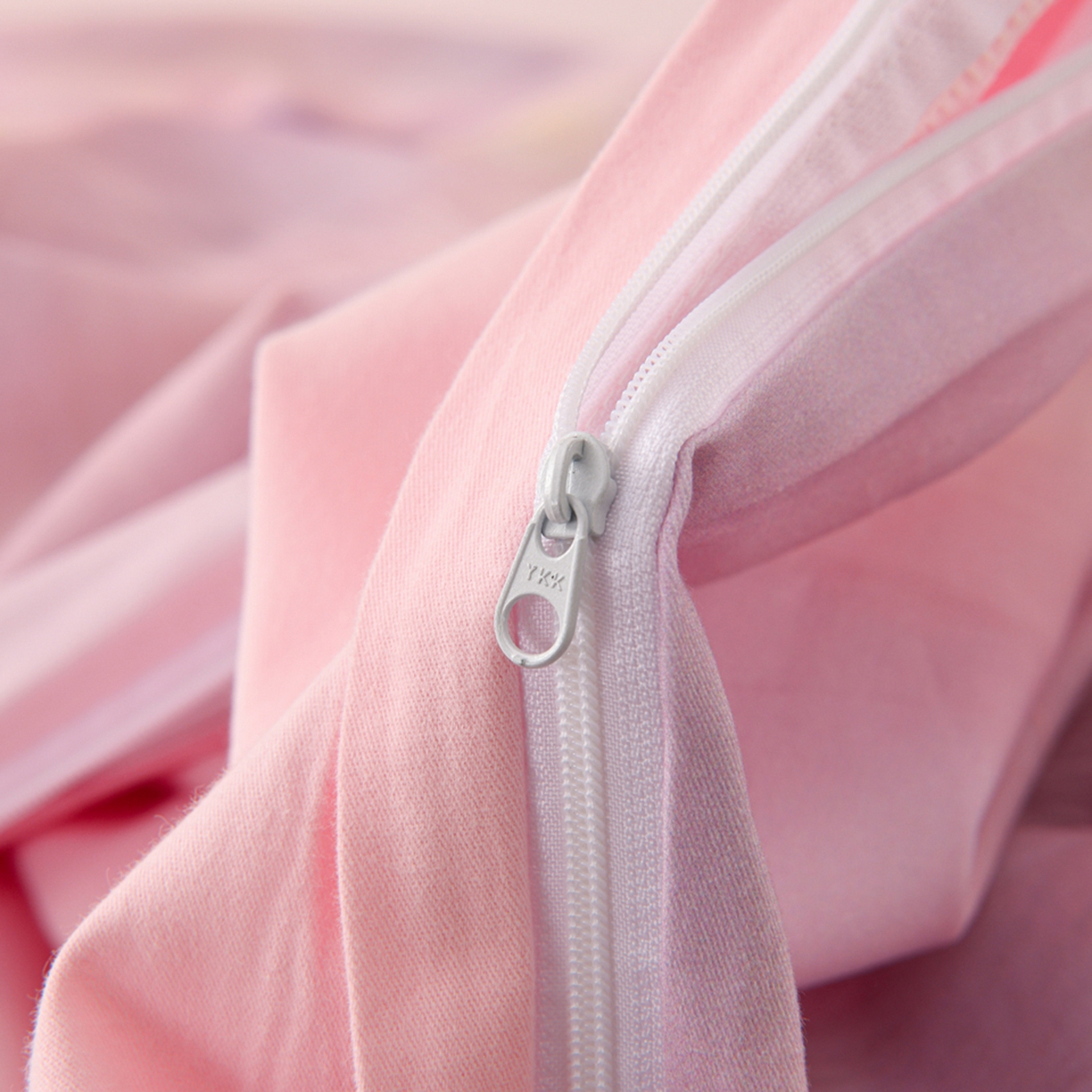 91家纺网 家纺一手货源 找家纺 润淳家居 2025新款全棉生态磨毛数码印花四件套 岸边蝴蝶 紫