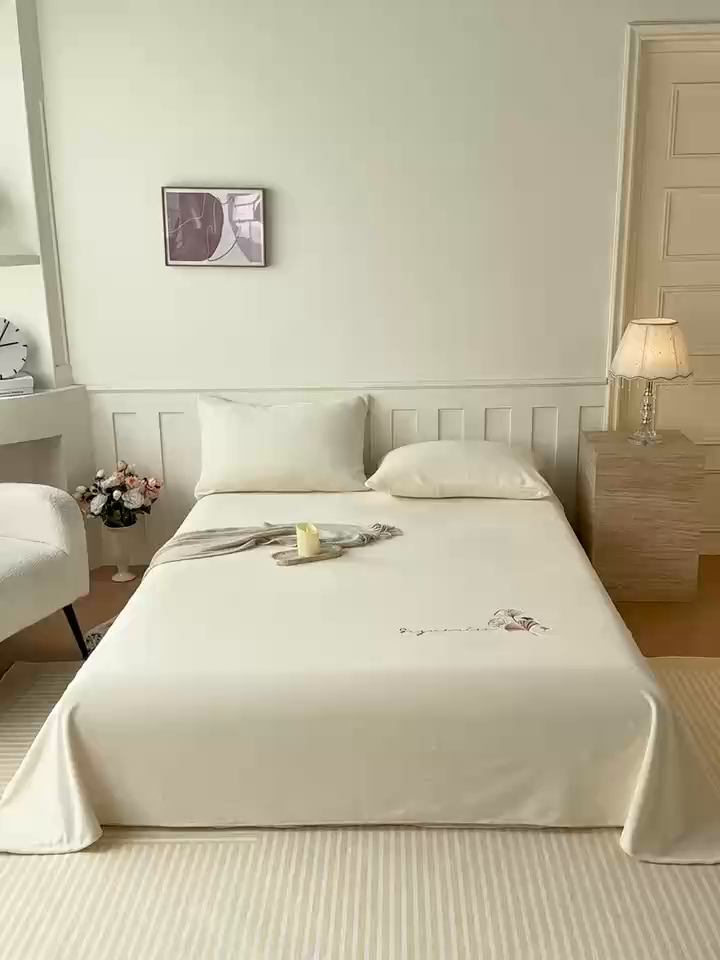 91家纺网 家纺一手货源 找家纺 芙绣家纺 2025新款牛奶绒刺绣床单 奶白