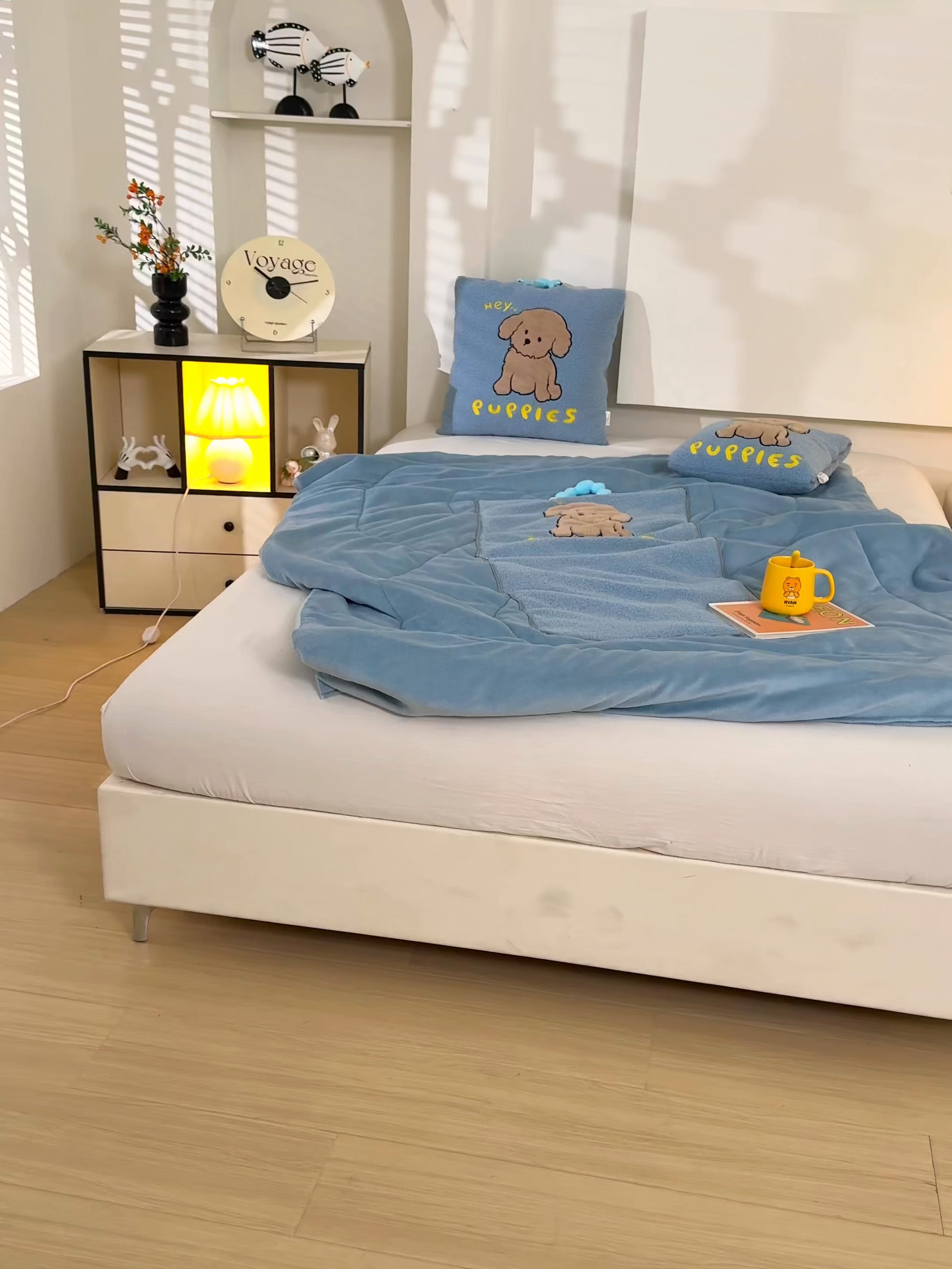 91家纺网 家纺一手货源 找家纺 （总）伊可爱2025新款秋冬泰迪绒卡通贴布绣提手抱枕被-贝宝