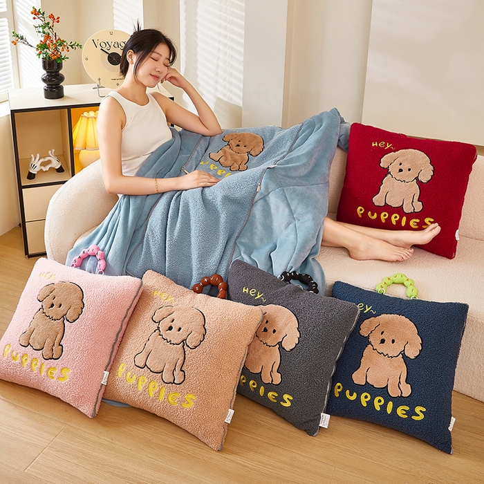 91家纺网 家纺一手货源 找家纺 伊可爱2025新款秋冬泰迪绒卡通贴布绣提手抱枕被-贝宝 组合图