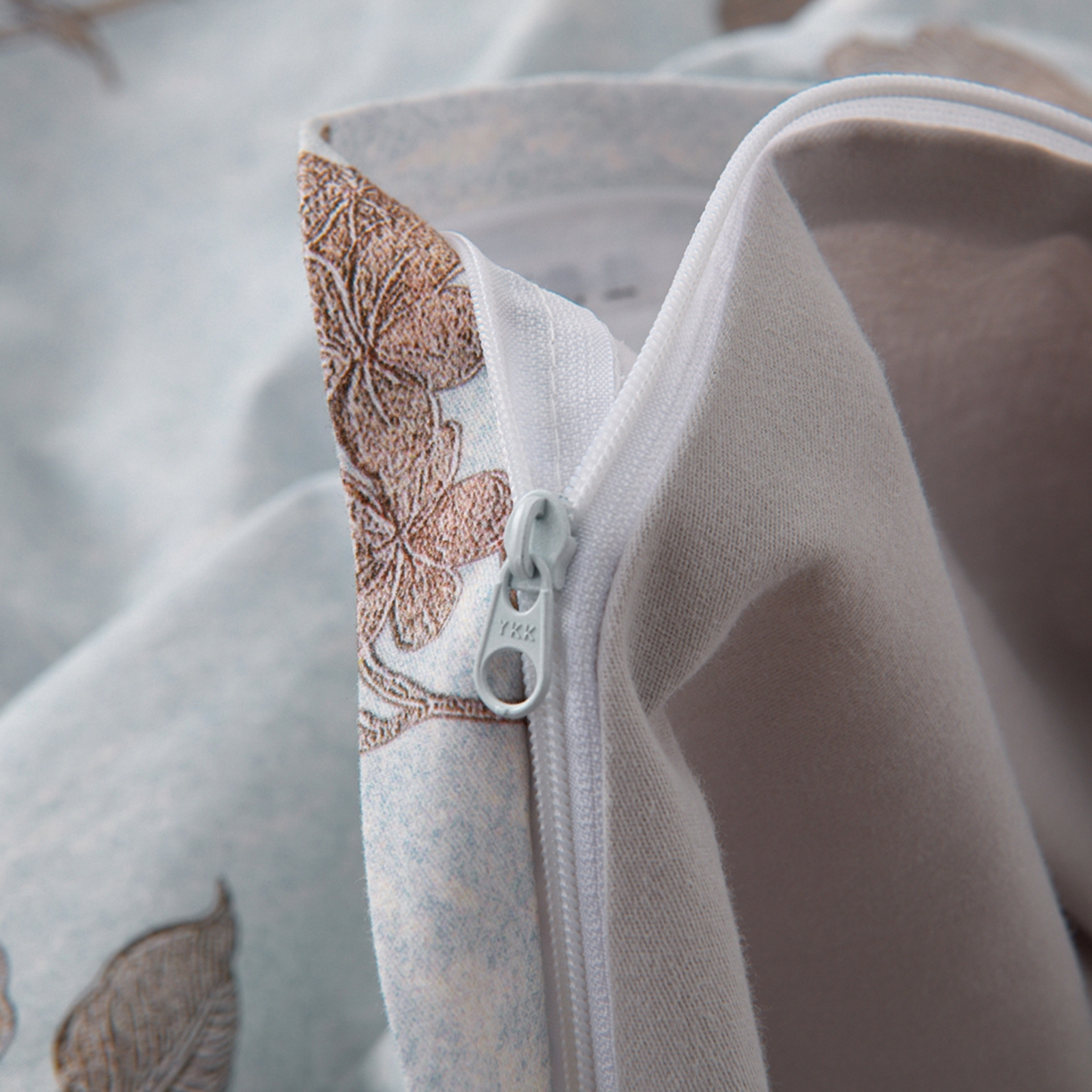 91家纺网 家纺一手货源 找家纺 润淳家居 2025新款全棉生态磨毛数码印花四件套 茉婉 灰绿