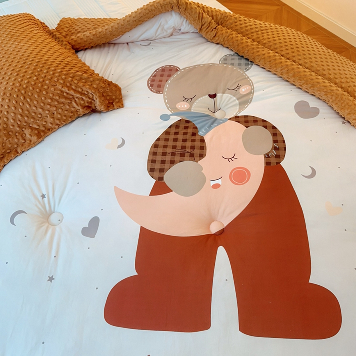 91家纺网 家纺一手货源 找家纺 兜米家居 2025新款针织棉专版数码印花豆豆绒被被子被芯 晚安小熊