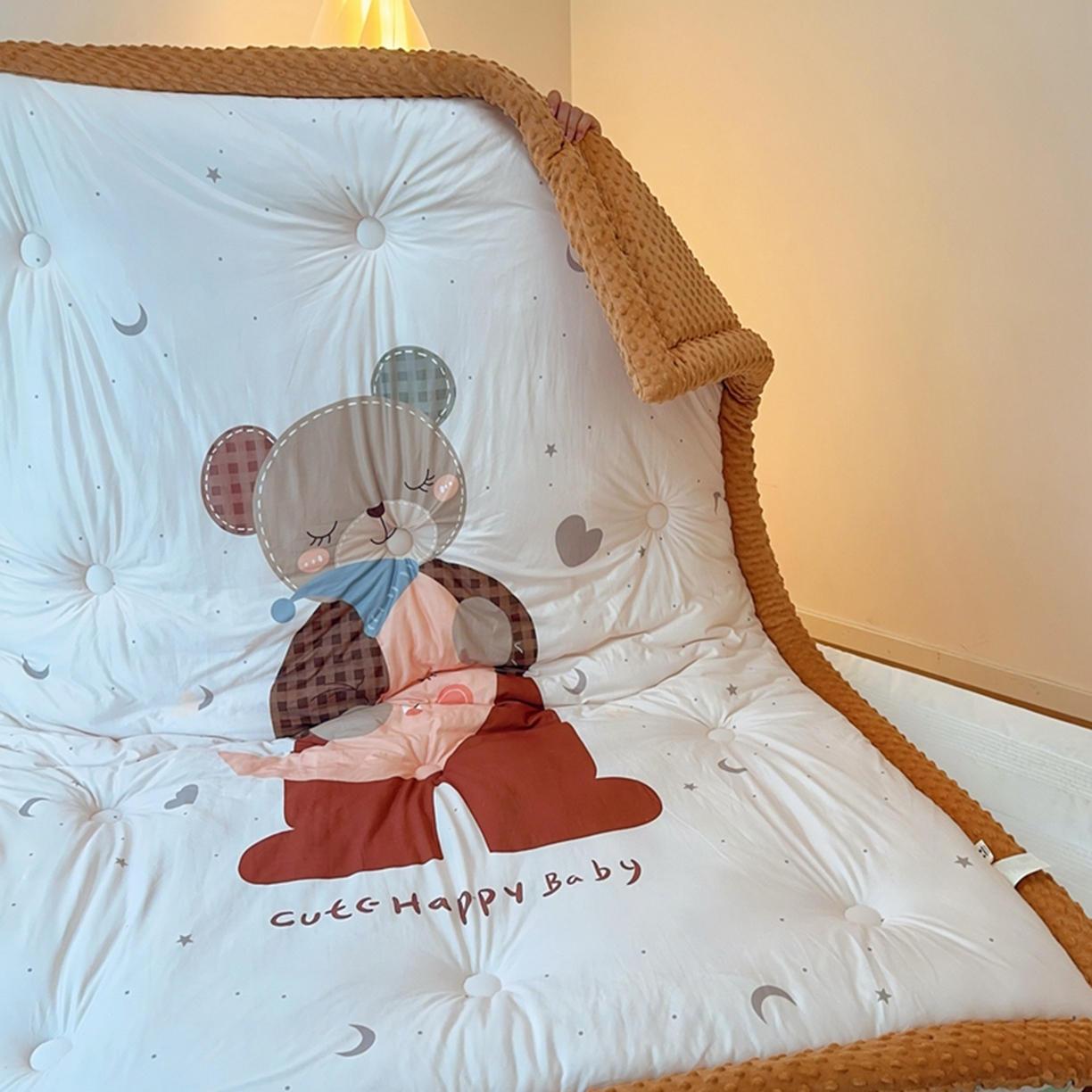 91家纺网 家纺一手货源 找家纺 兜米家居 2025新款针织棉专版数码印花豆豆绒被被子被芯 晚安小熊